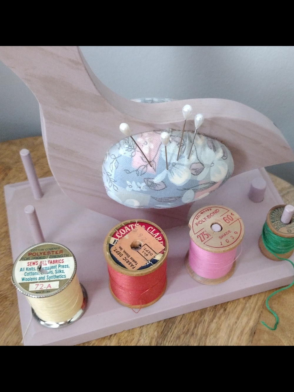 Vintage Pink Wooden Bird Sewing Organizer with Pin Cushion and Spool Holders - Picture 3 of 8